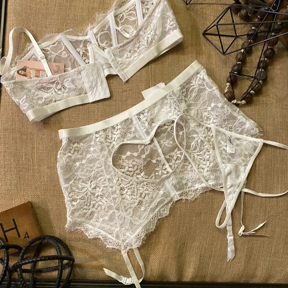 NWT Dreamgirl White 3piece Lingerie Set Size XL. - Picture 4 of 4